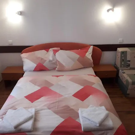 Dali בית הארחה 3*